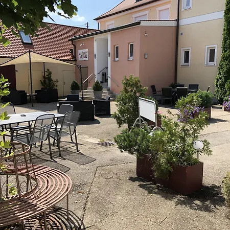 Donau Hotel 3*